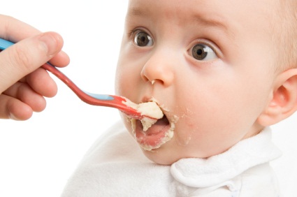 4 aylık bebeğin beslenmesi ve bebeklere yemek listesi