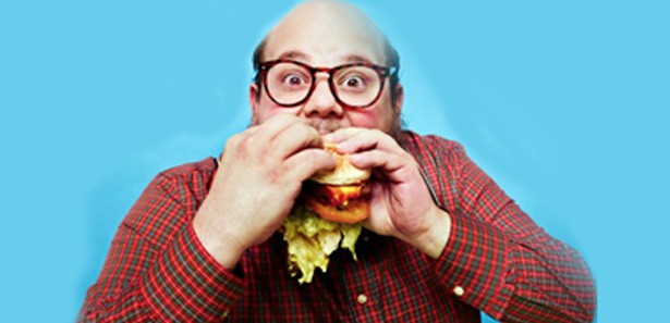 hamburger yiyen adam