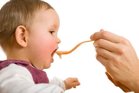 6 aylık bebeğin beslenmesi ve bebeğe puding nasıl yapılır